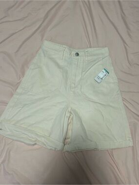 🛍️NWT— Simons Cream Utility Bermuda Shorts